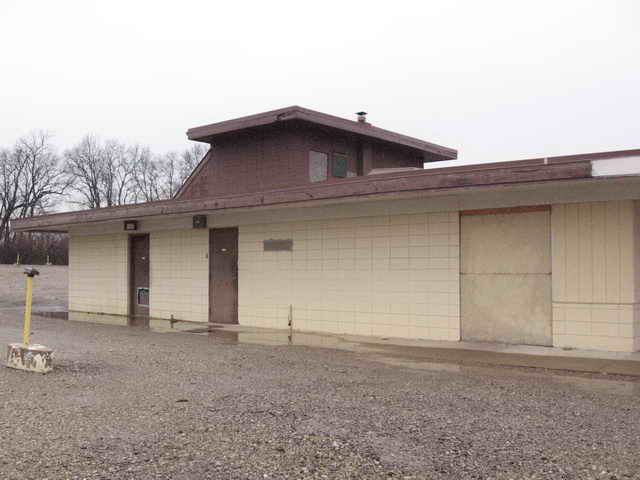 Park Layne 69 Drive-In - 2006 Photo (newer photo)